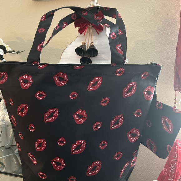 Betty Boop tote with matching coin purse - Picture 2 of 4